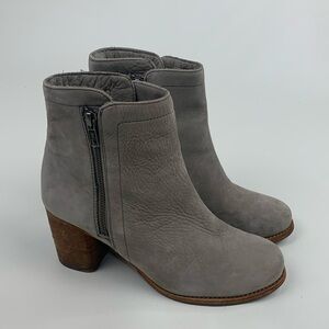 Frye Light Gray Leather Ankle Boots Stacked Heel Zip Up Size 7.5 Gray booties